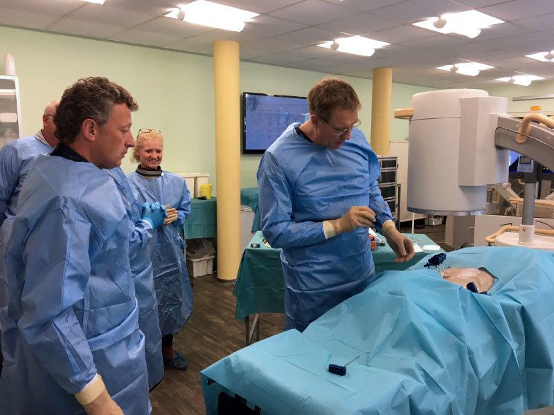 治疗脊柱问题的技术和程序